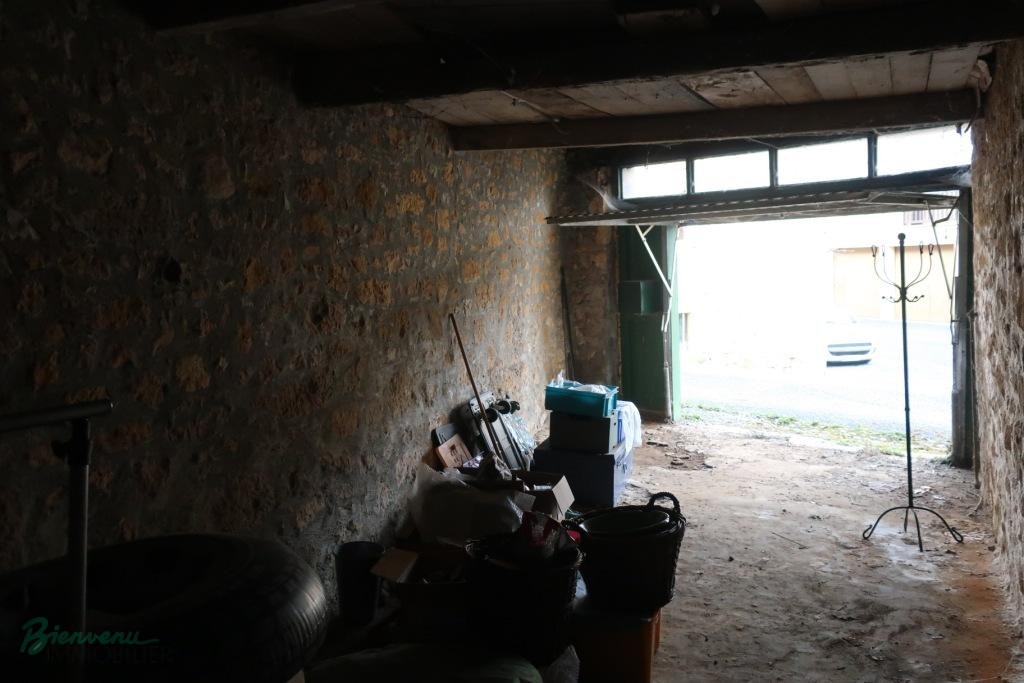 Bâtiment en pierre à usage de Garage d’env. 25 m² (8×3,2)